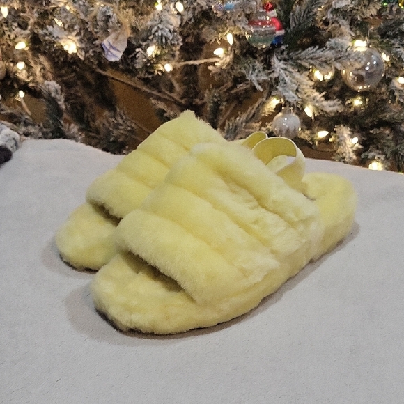 UGG Fluff Yeah Slide Neon Sandal - Picture 1 of 15